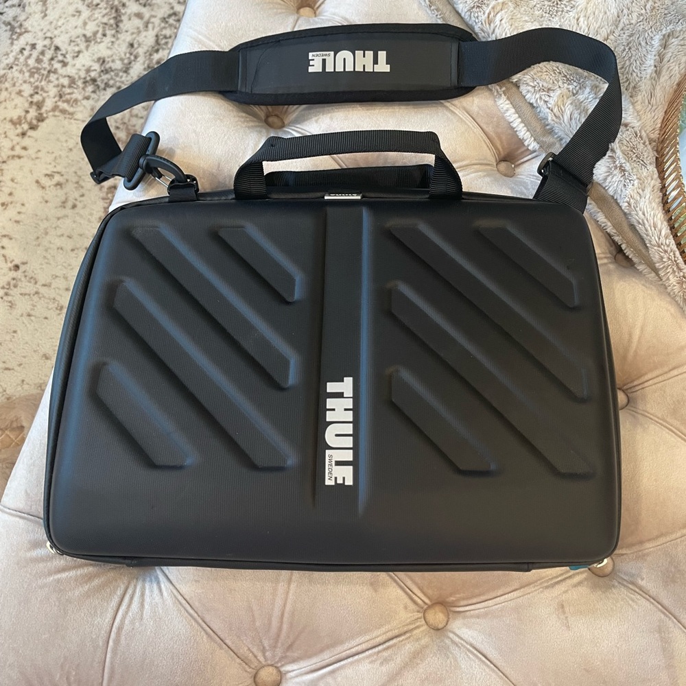 Thule laptop carrying case